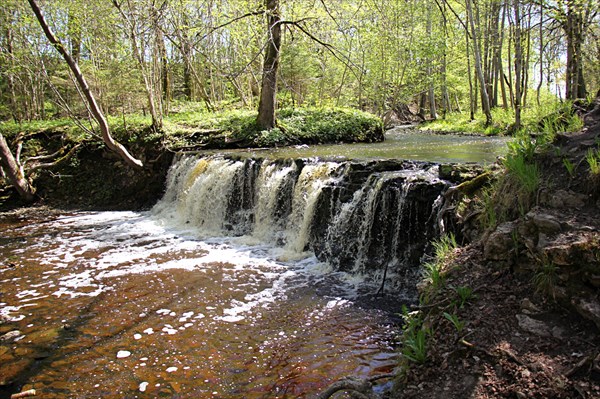 132-Маленькии водопад